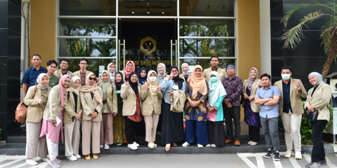 Mahasiswa MIF UGM Angkatan 2022 Mengunjungi Industri Kosmetik dan Jamu
